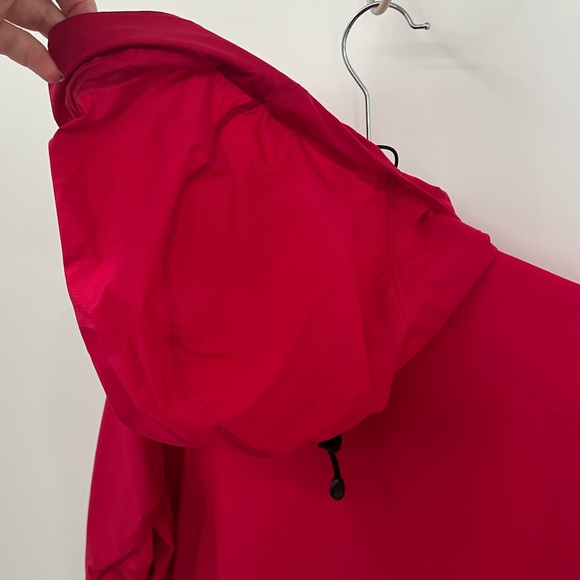 Arc’teryx Atom SL lightweight hooded jacket - Picture 7 of 13